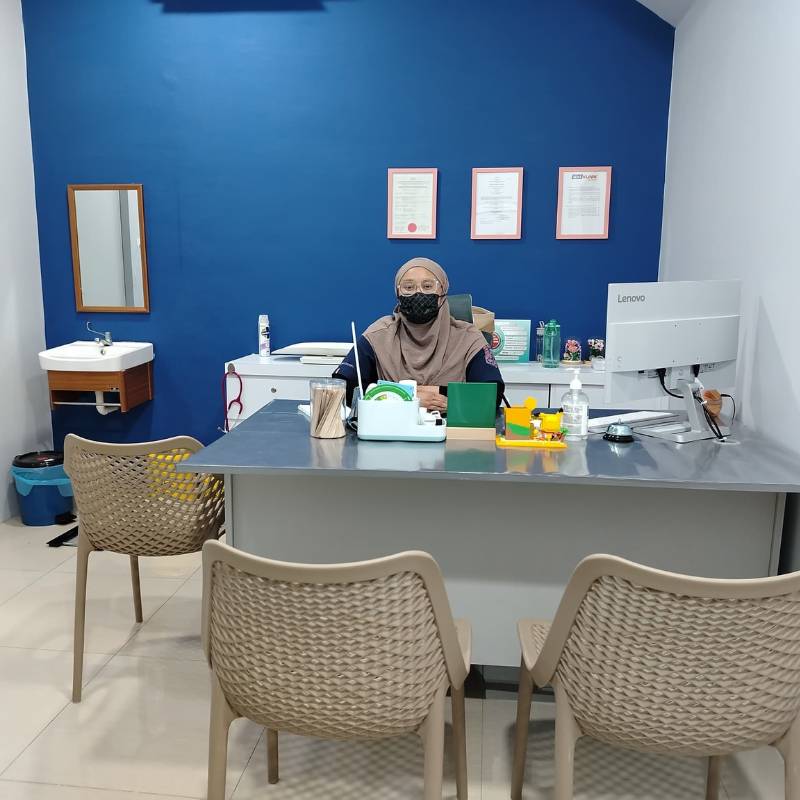 showing consultation room U.N.I Klinik Alor Gajah